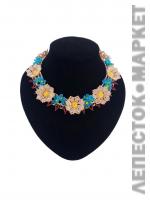 Ожерелье с объемными цветами из бисера
