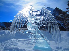 Сказочные персонажи в ледяной скульптуре