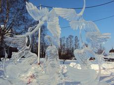 Ледяная скульптура по мотивам сказки Андерсена Гуси-Лебеди