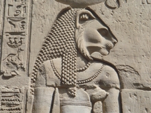 Барельеф с изображением львиноголовой богини Бастет-Сехмет, фото из интернета